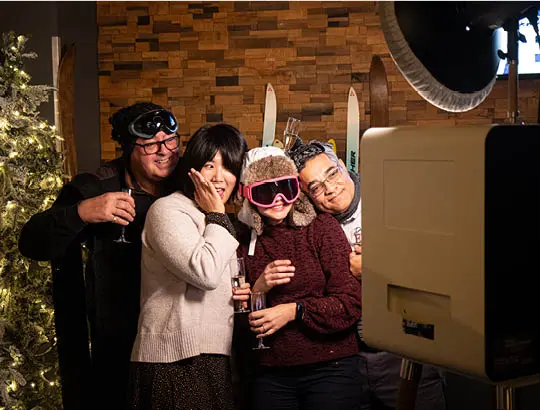 Collaborateurs LAB lors d’un moment ludique en photobooth pendant un événement d’entreprise