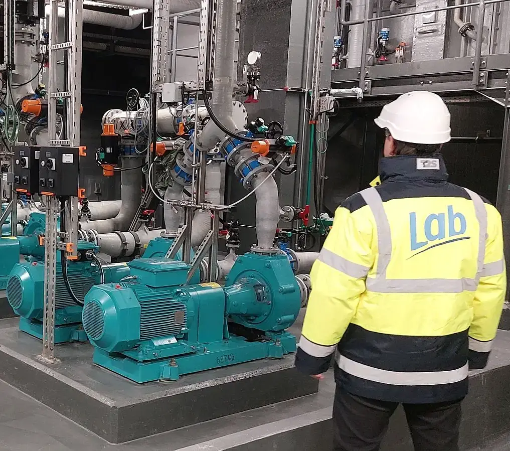 LAB technician working on a flue gas treatment system at the Zuchwil Waste-to-Energy plant in Switzerland