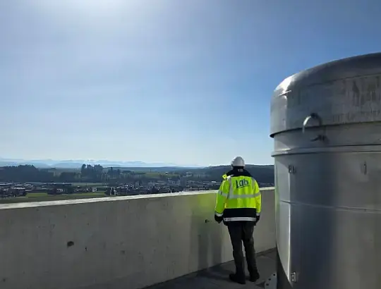 Technicien sur installation de traitement des fumées – usine Waste-to-Energy de Zuchwil en Suisse – système LAB