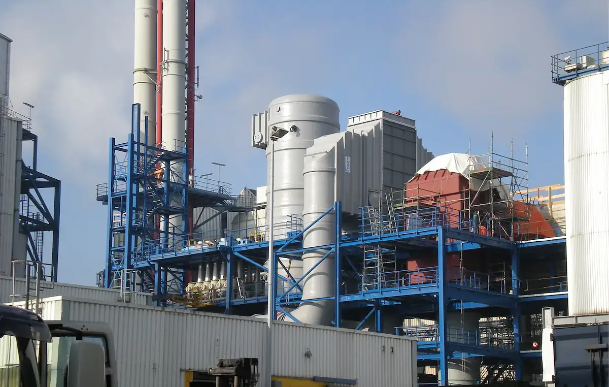 Installation industrielle Dordrecht équipée des technologies DeNOx SCR et système humide LAB pour la réduction des NOx et le traitement des fumées