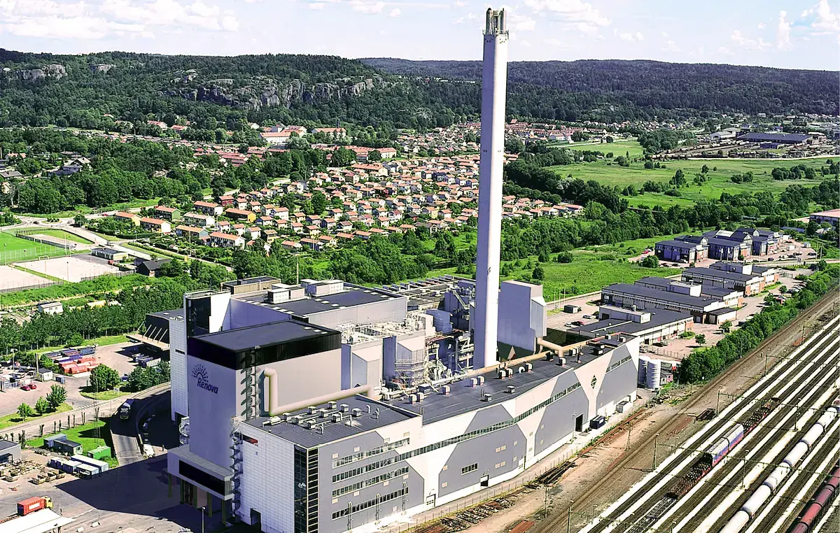 Göteborg P7 industrial plant equipped with LAB wet flue gas treatment, flue gas condensation and DeNOx SCR technologies for efficient emission control