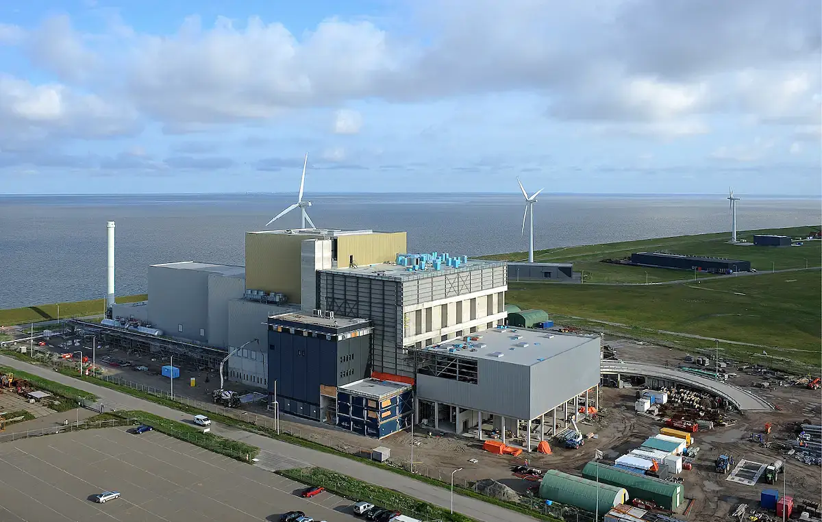 Usine de valorisation énergétique des déchets de Harlingen équipée des technologies LAB BICARLAB et DeNOx SCR pour le traitement des fumées, la réduction des gaz acides et des émissions de NOx