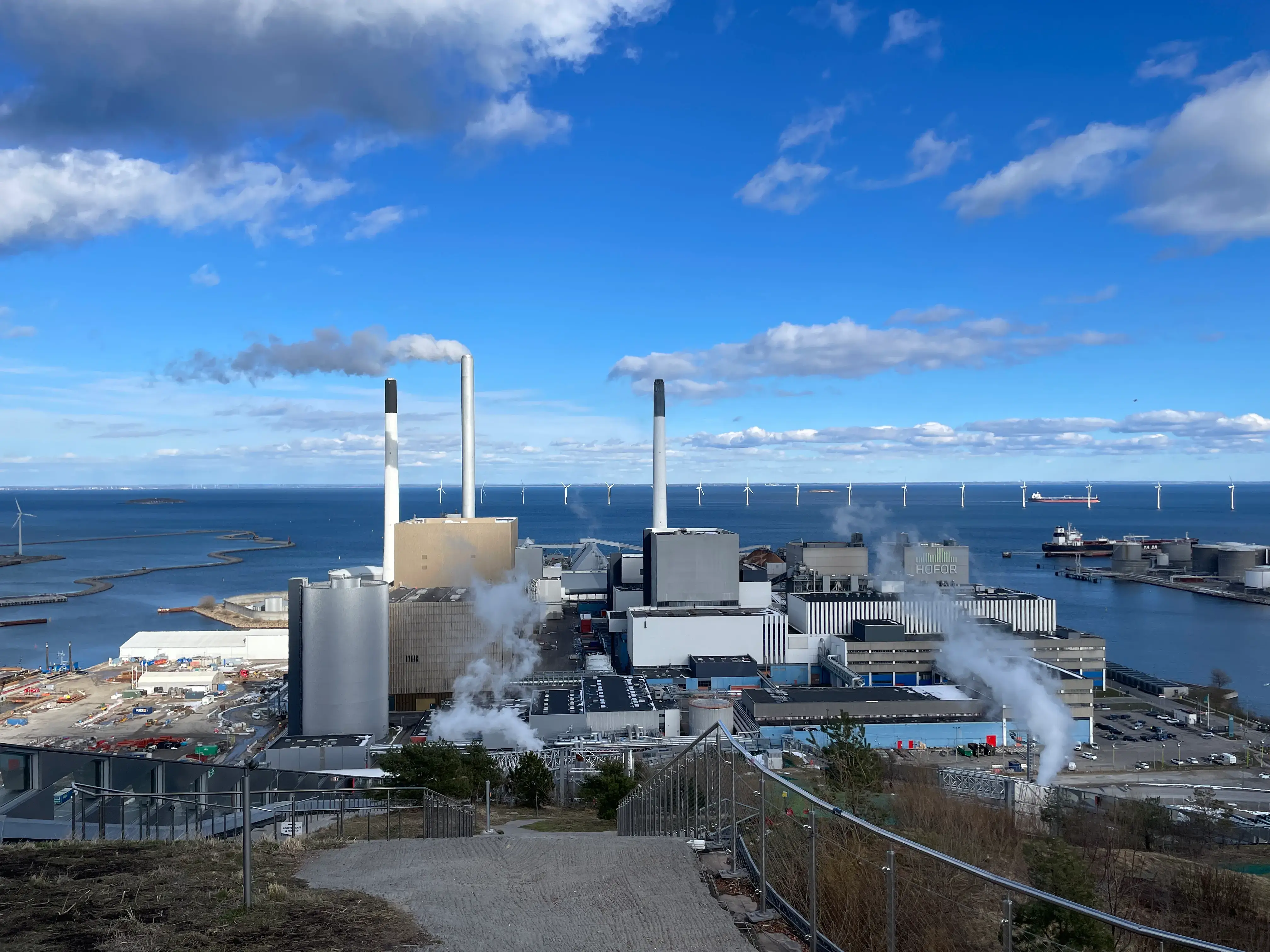 Installation Waste-to-Energy HOFOR à Copenhague avec systèmes de traitement des fumées et contrôle des émissions