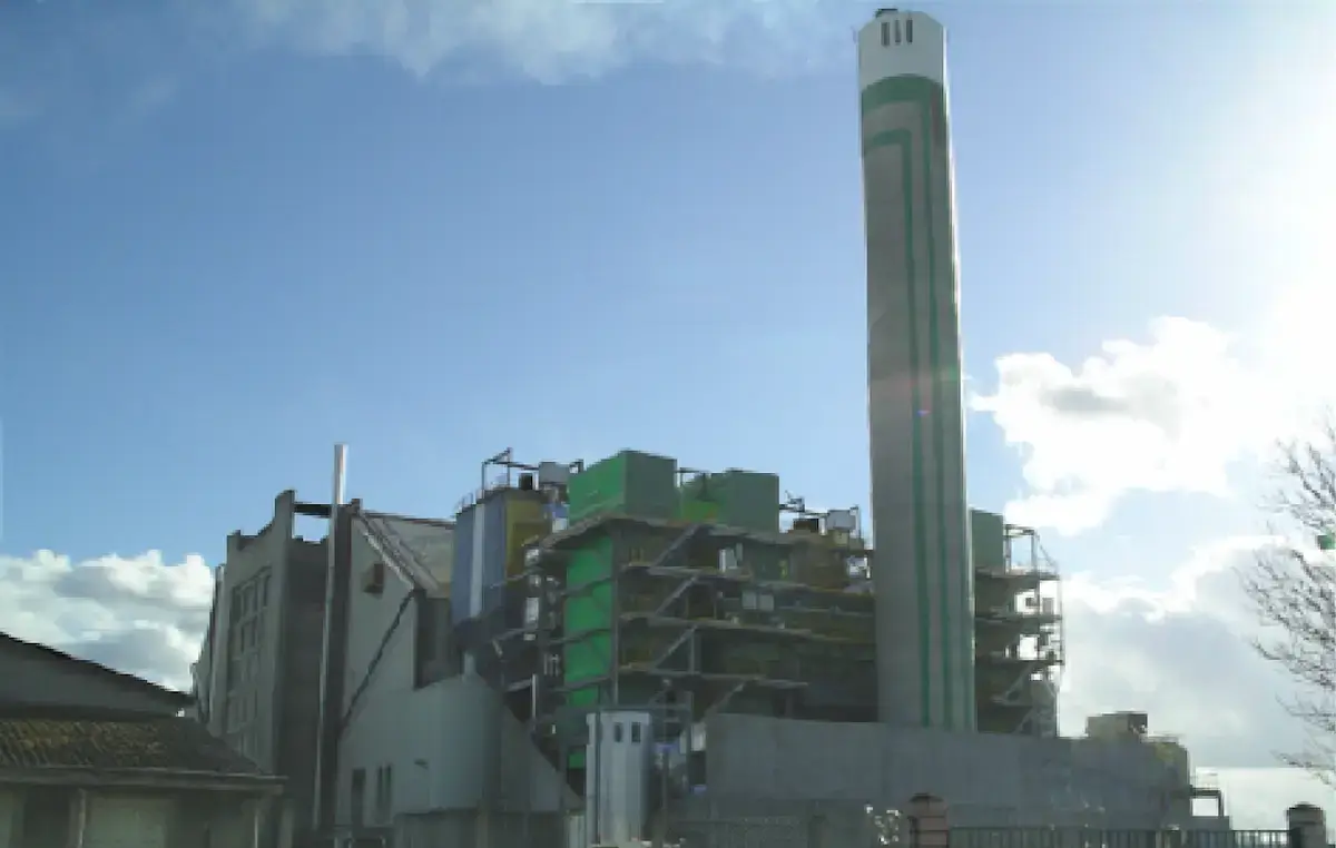 Installation industrielle de Lyon Sud équipée des systèmes humides et de la technologie DeNOx SCR de LAB pour le traitement des fumées, la réduction des NOx et la maîtrise des émissions atmosphériques