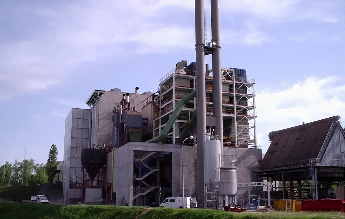 Industrieanlage Lyon Nord mit Nassrauchgasreinigung und DeNOx-SCR-Technologie von LAB zur Rauchgasreinigung sowie zur Reduzierung von NOx und Emissionen