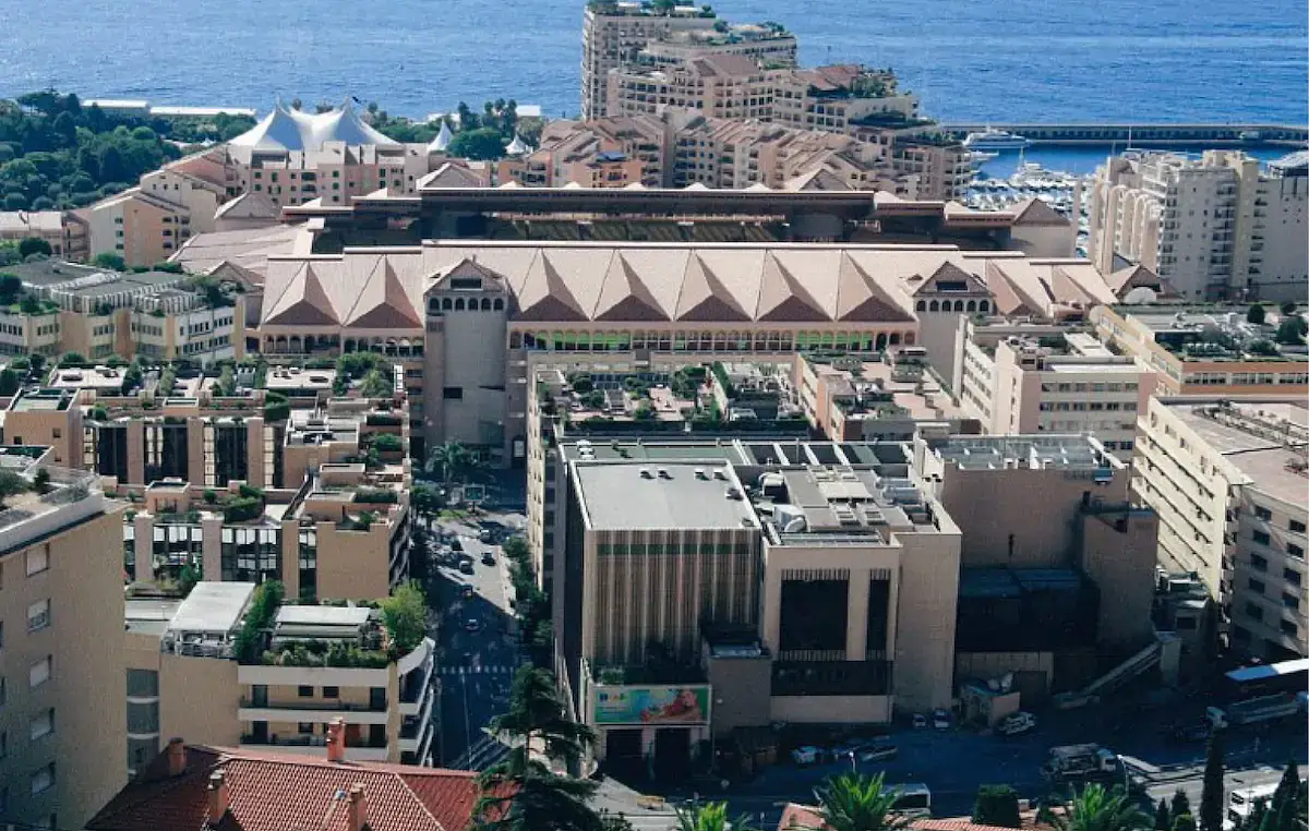 Energieanlage in Monaco mit Nassrauchgasreinigungssystem von LAB zur Reduzierung atmosphärischer Emissionen und Verbesserung der Umweltleistung