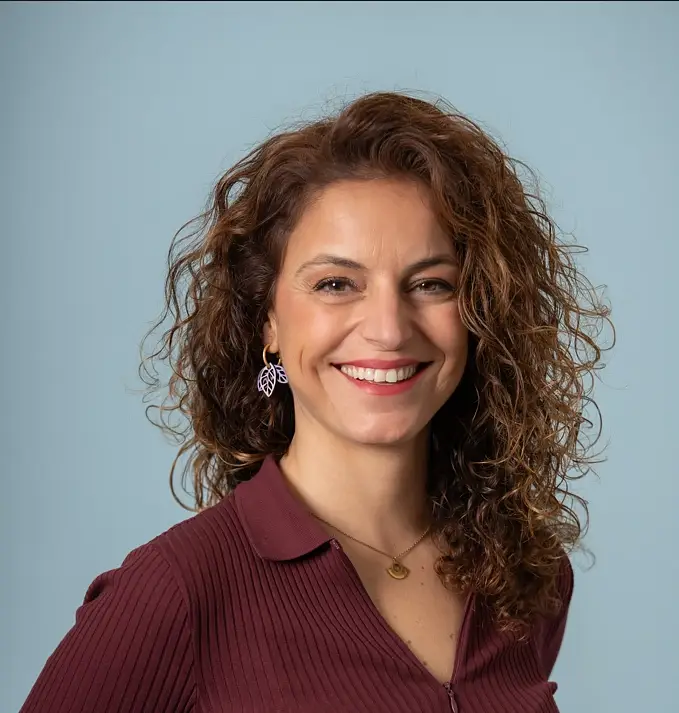 Portrait de Ana Coves, Responsable QHSE chez LAB, entreprise spécialisée dans le traitement des fumées